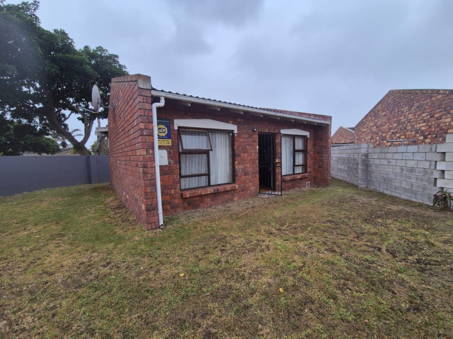 2 Bedroom Property for Sale in Overbaakens Eastern Cape